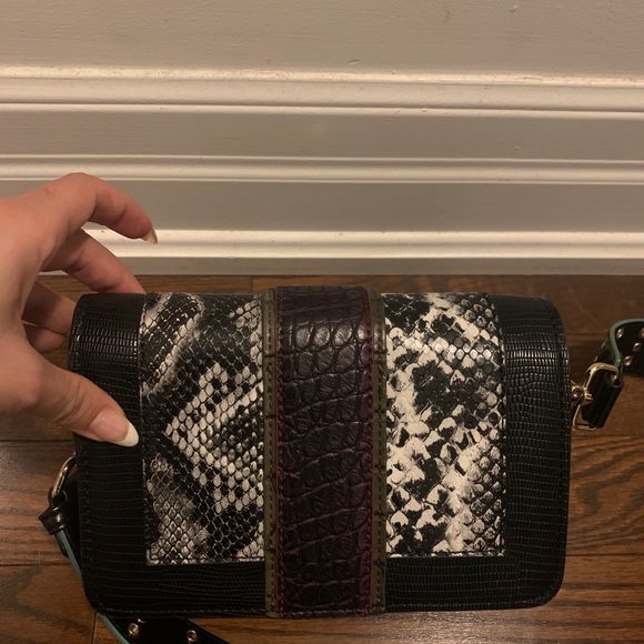 Handbag - Picture 3 of 4